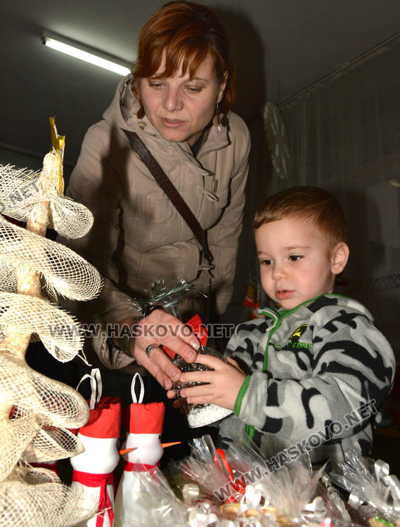 300 деца помагат на Ники в борбата й с болестта