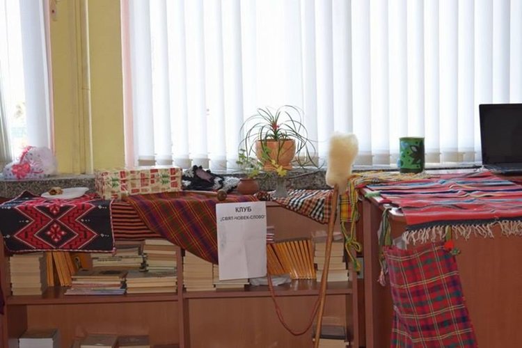 Вкусна коледна трапеза, обичаи и подарък за любима учителка в навечерието на Коледа