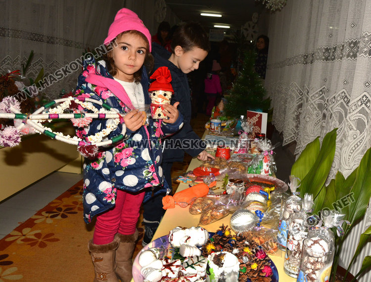 300 деца помагат на Ники в борбата й с болестта