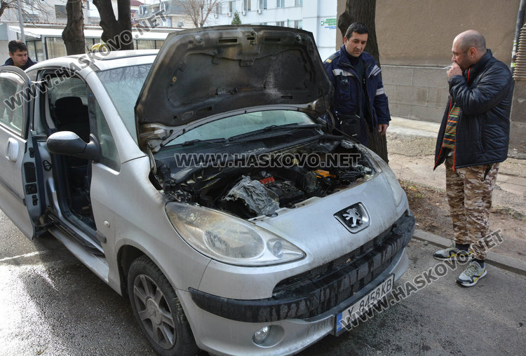 Секунди спасиха хасковлия от огнен ад в кола с газова бутилка