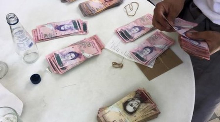 Венецуела изтегля от обращение най-масовата банкнота