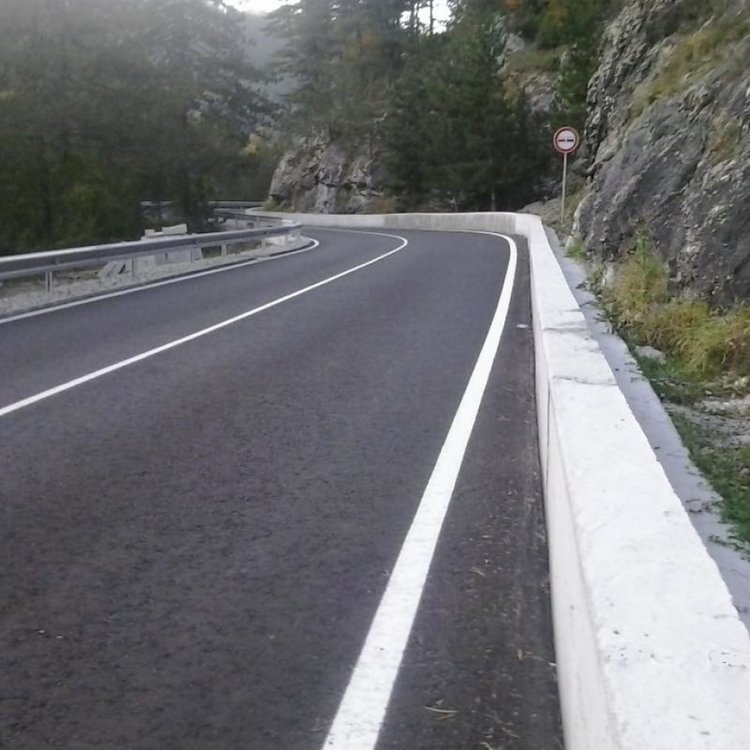 18 годишна се удари във влекач, карала бързо