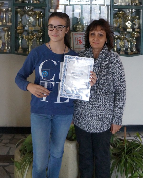 Преподавател на Мария Писарова в ОУ "Алеко Константинов" е Кръстина Борисова