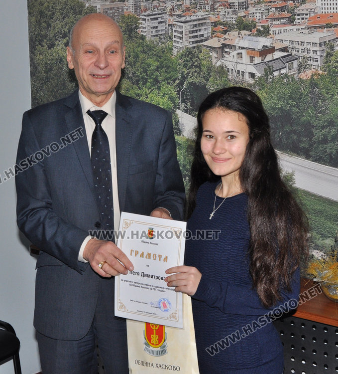 12 млади фотографи показват Хасково в календара за 2017-а