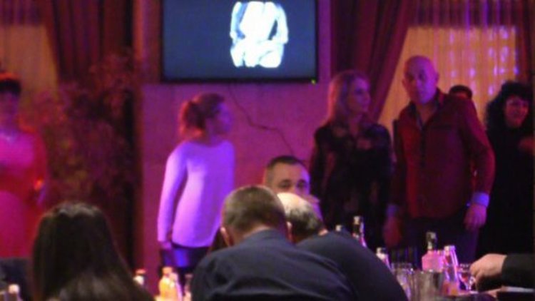 Уволняват държавни служители заради банкет в деня на траур