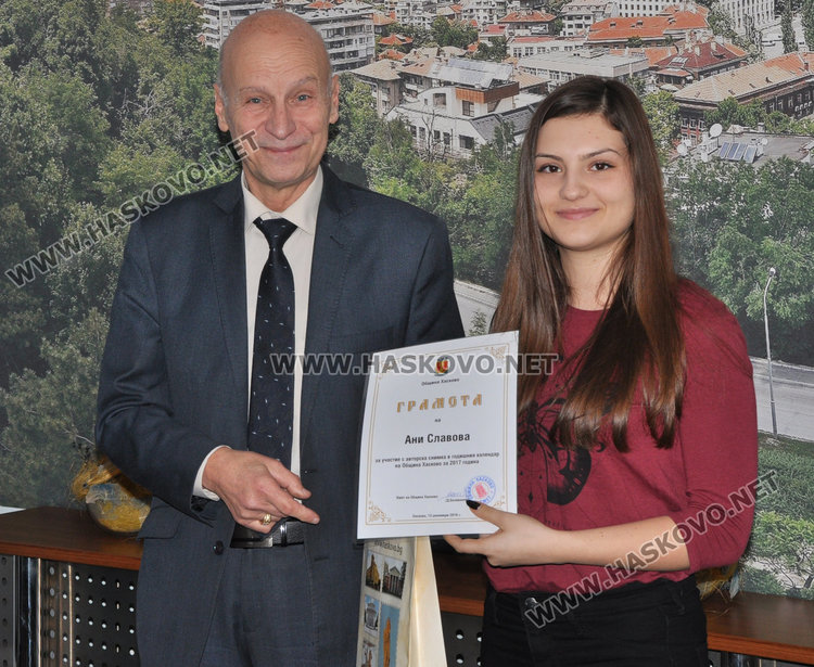 12 млади фотографи показват Хасково в календара за 2017-а