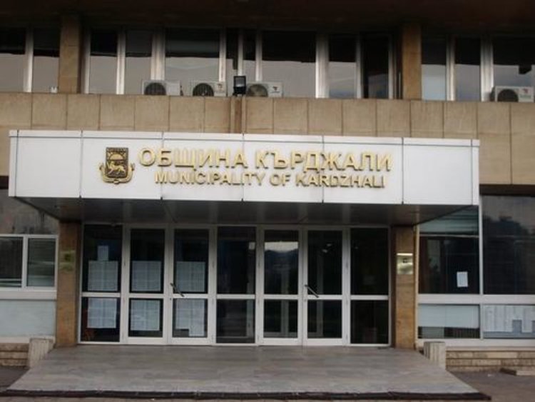 Фирми, граждани и институции от Кърджали помагат на пострадалите в Хитрино