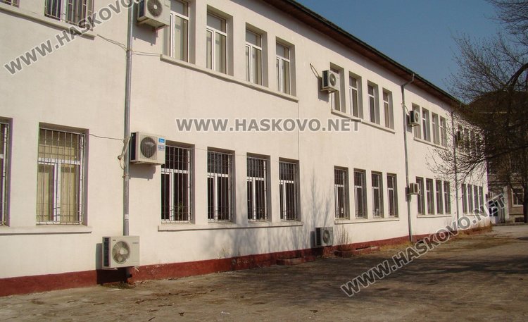  Консултативният център продължава да работи всеки делничен ден в сградата на  бившето училище "Св.Климент Охридски"