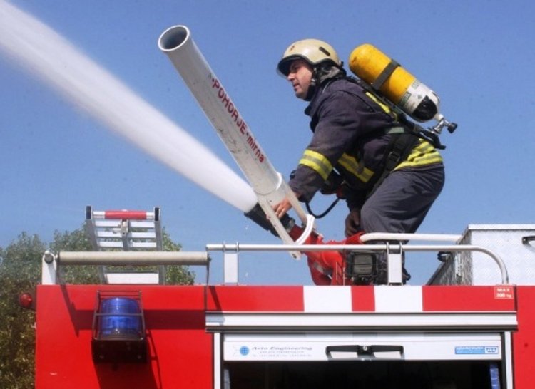 Животът на пожарникарите е в опасност заради негодното им облекло