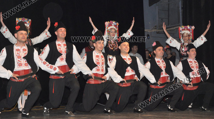 „Китна Тракия“ изнесе отложения заради траура Коледен концерт в театъра