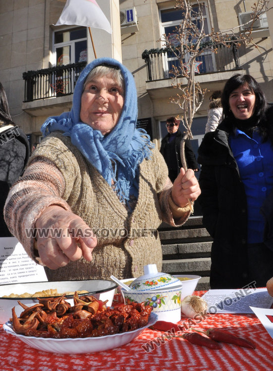 Чесън против уроки и люти чушки за здраве нареди баба Тянка на кулинарнатаизложба