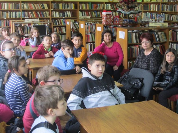 Третокласници от „Отец Паисий“ популяризират магията на четенето