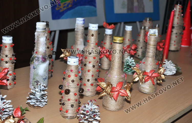 Млади художници отрупаха със сувенири фоайето на Младежки център