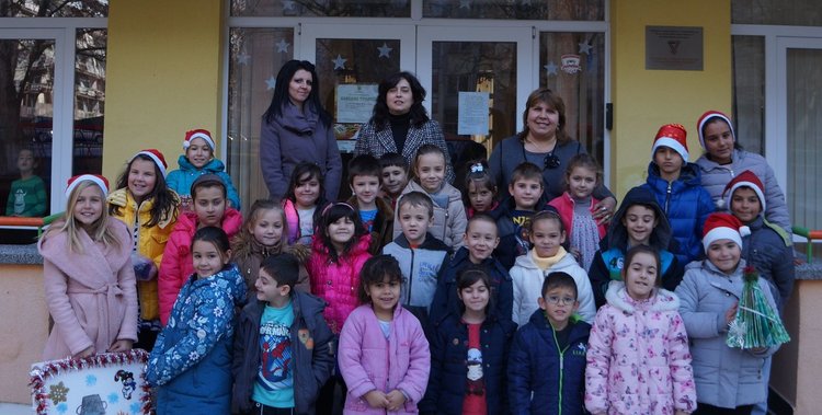 Алековци подготвиха коледни изненади за ЦДГ №1