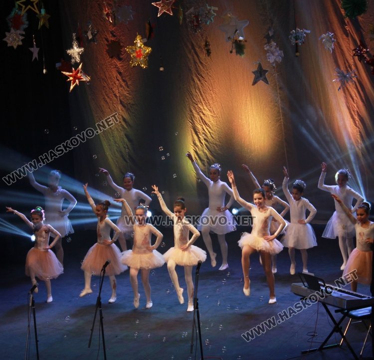 Талантите на Димитровград се изявиха в Коледен концерт