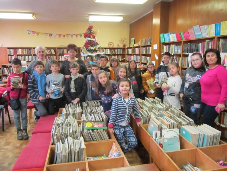 Третокласници от „Отец Паисий“ популяризират магията на четенето