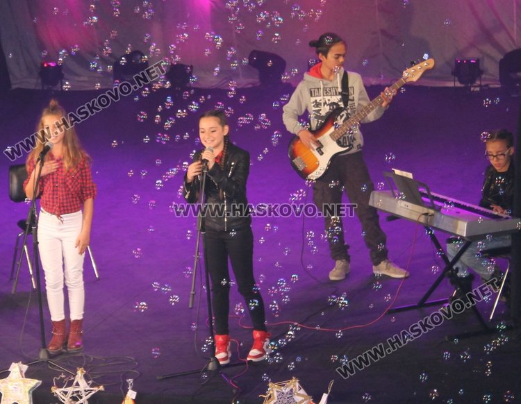 Талантите на Димитровград се изявиха в Коледен концерт