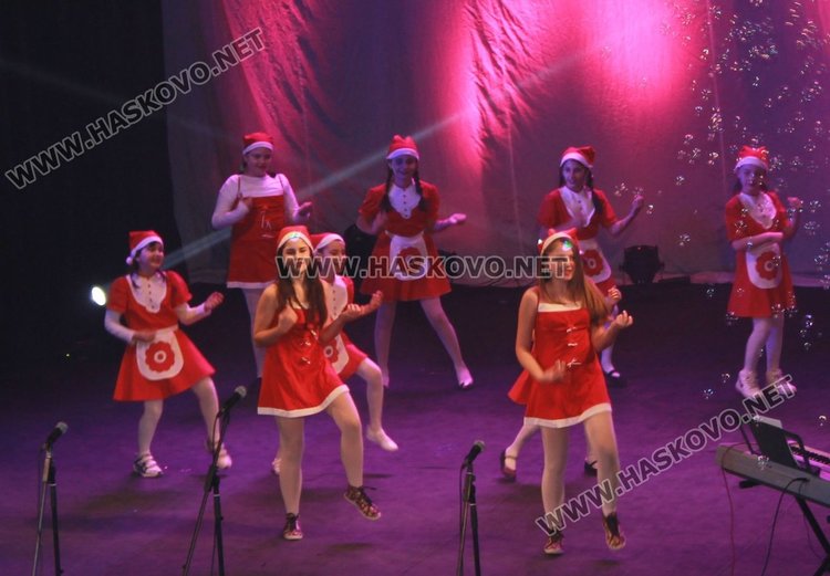 Талантите на Димитровград се изявиха в Коледен концерт