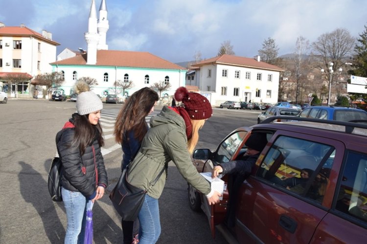 Ученици от Ардино събират средства на пострадалите в  Хитрино