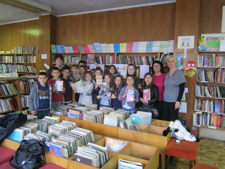 Третокласници от „Отец Паисий“ популяризират магията на четенето