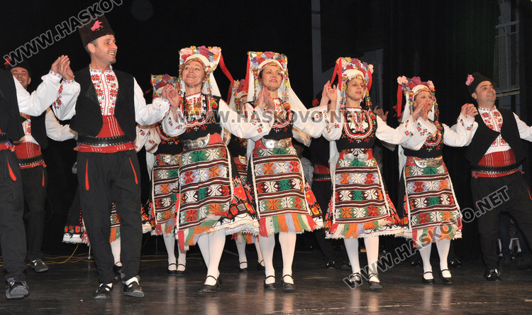 „Китна Тракия“ изнесе отложения заради траура Коледен концерт в театъра