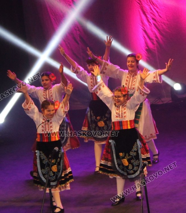 Талантите на Димитровград се изявиха в Коледен концерт