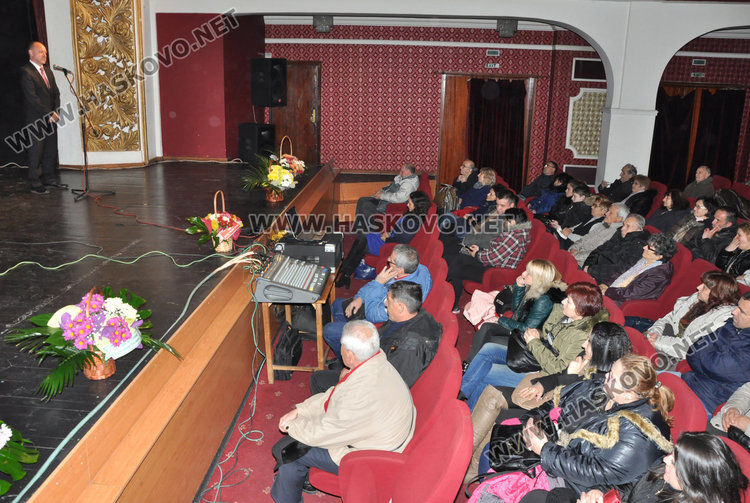 „Китна Тракия“ изнесе отложения заради траура Коледен концерт в театъра