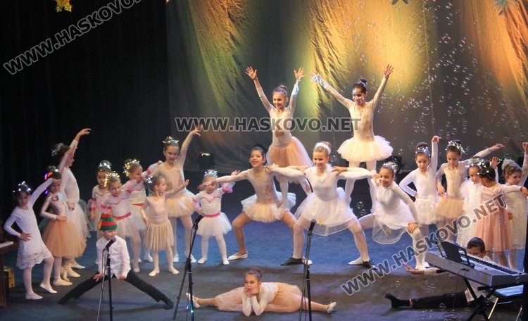 Талантите на Димитровград се изявиха в Коледен концерт