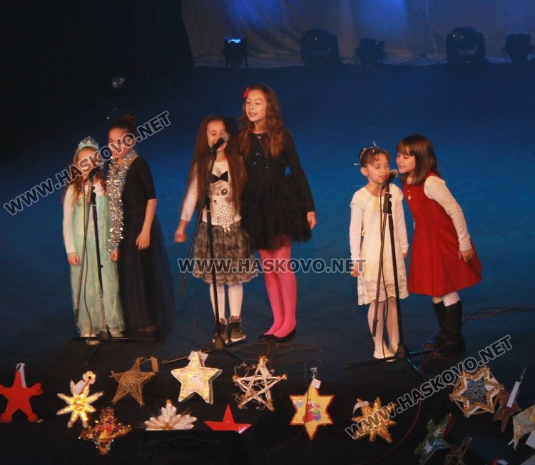 Талантите на Димитровград се изявиха в Коледен концерт