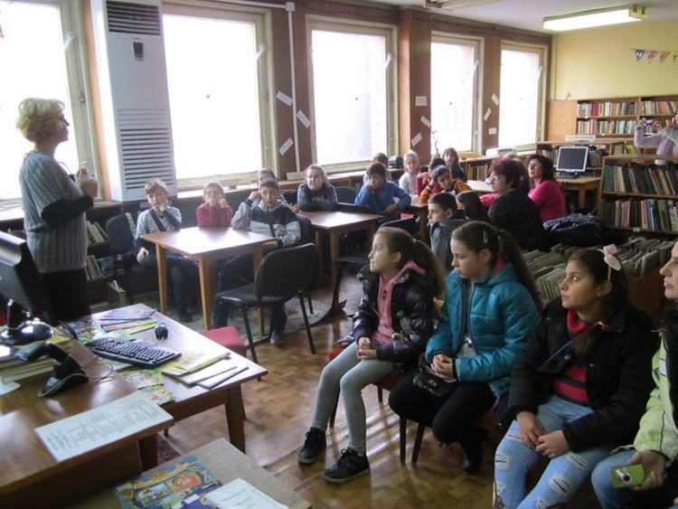 Третокласници от „Отец Паисий“ популяризират магията на четенето