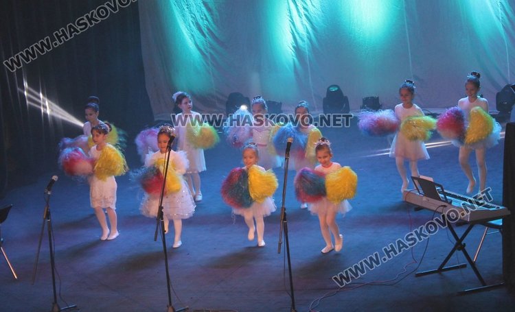 Талантите на Димитровград се изявиха в Коледен концерт