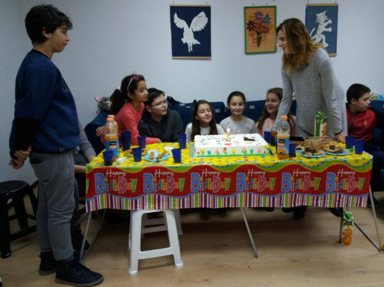 “Клуб на радостта” стана на шест години 