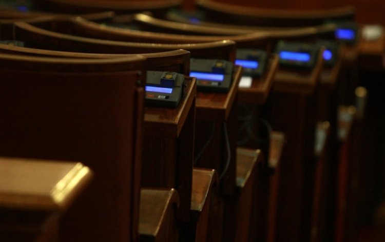 Коледна ваканция от 23 декември до 6 януари предлагат депутати