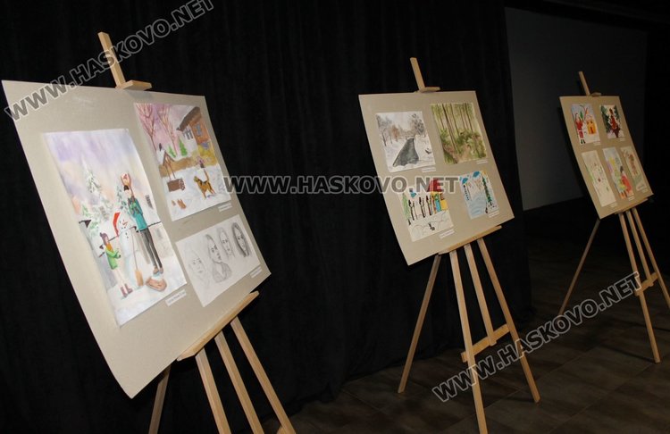 Талантите на Димитровград се изявиха в Коледен концерт