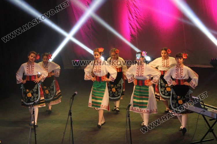 Талантите на Димитровград се изявиха в Коледен концерт