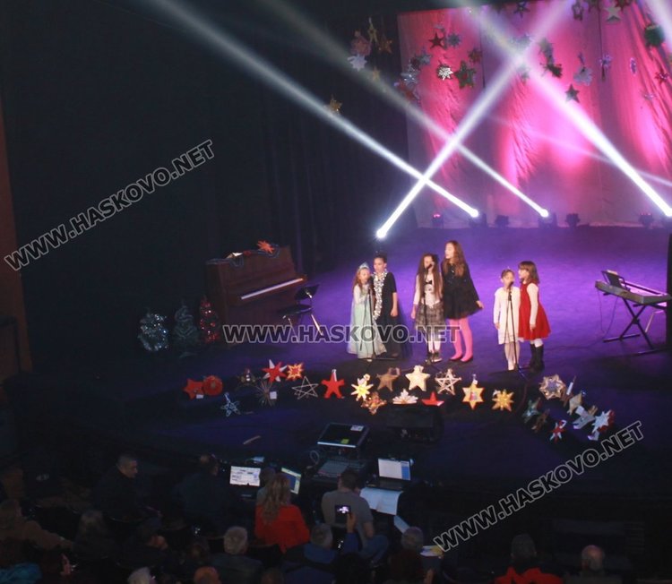 Талантите на Димитровград се изявиха в Коледен концерт