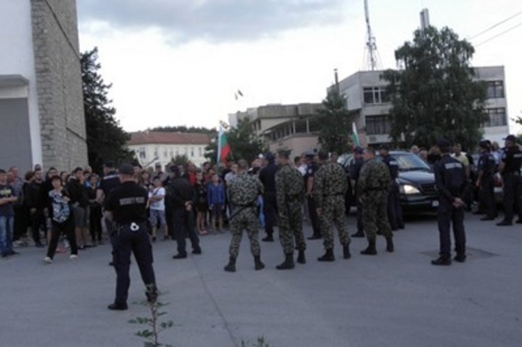 В Гърмен пак протестират срещу гетото, 27 деца с хепатит 