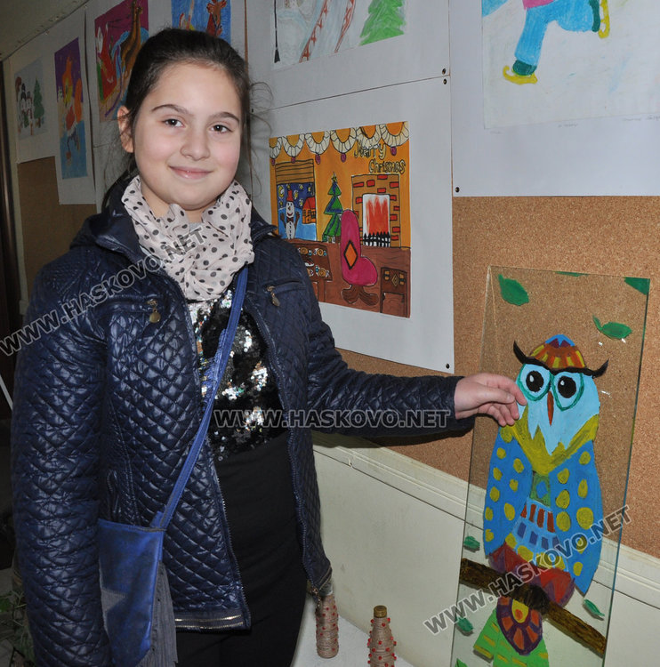Млади художници отрупаха със сувенири фоайето на Младежки център