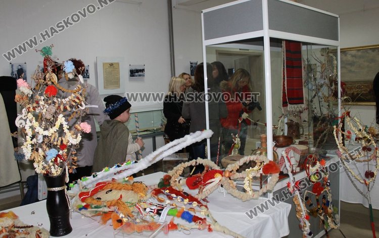 Отличиха победителите от конкурса за сурвачки в Димитровград