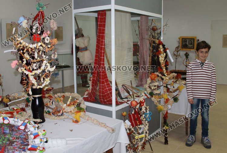 Отличиха победителите от конкурса за сурвачки в Димитровград