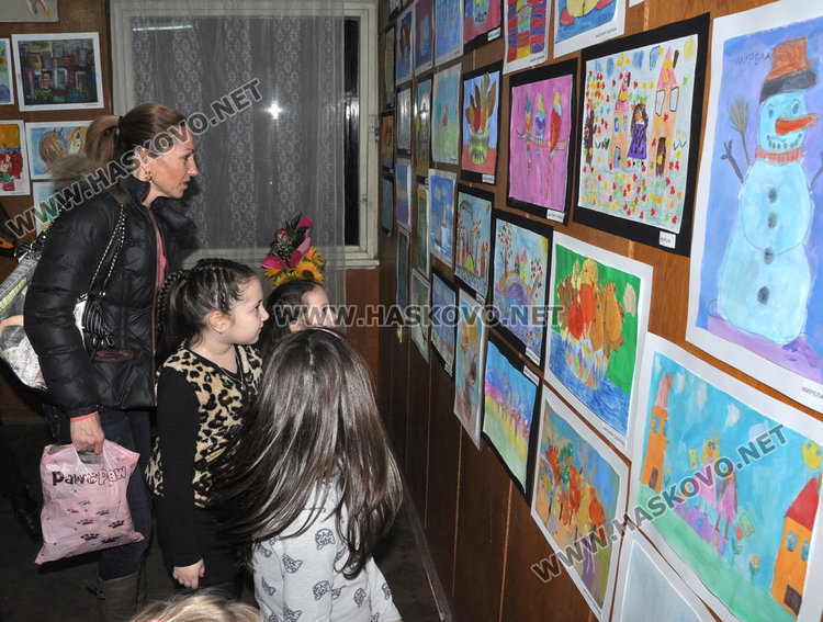 Художници от „Пастело” с първа изложба в ДНА