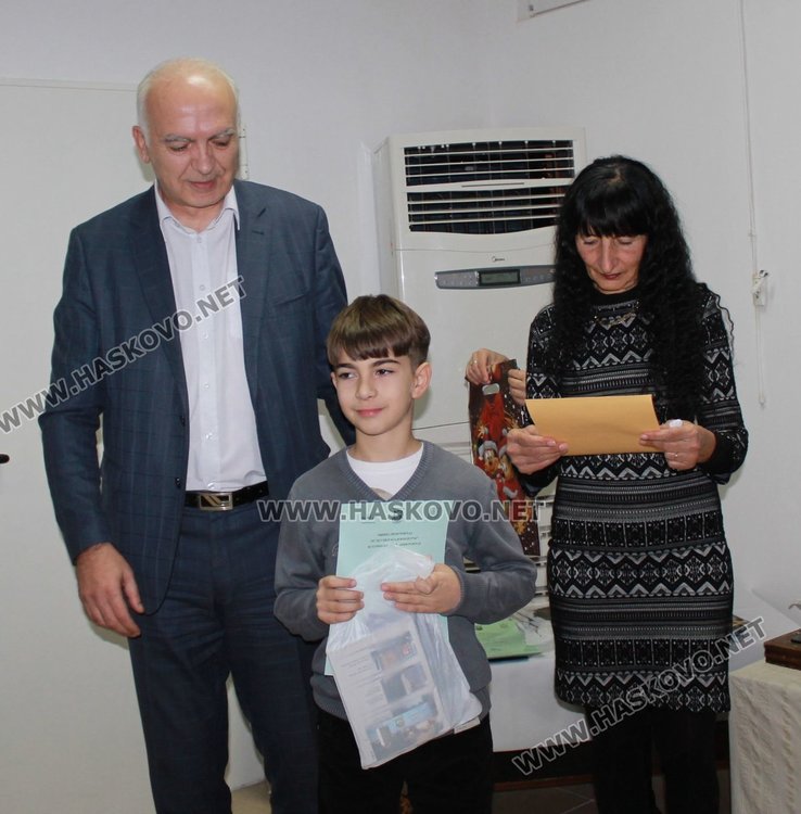 Отличиха победителите от конкурса за сурвачки в Димитровград