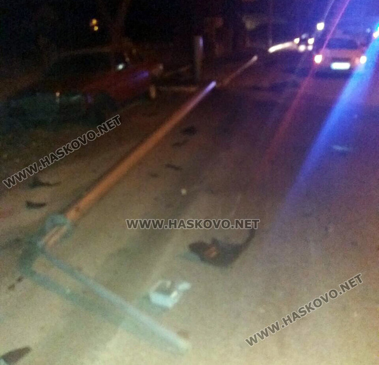 Ауди се разби в стълб на пътя за Болярово, момче и момиче в болница