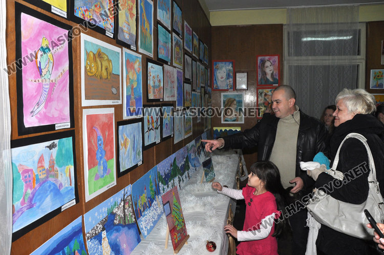 Художници от „Пастело” с първа изложба в ДНА