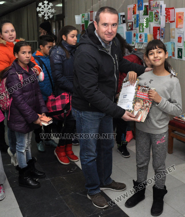 101 деца изпратиха коледни картички в музея, наградиха най-добрите