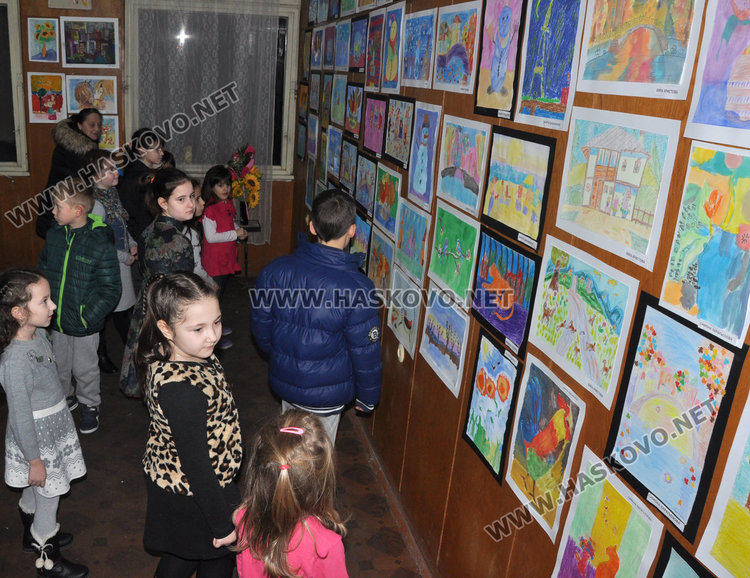 Художници от „Пастело” с първа изложба в ДНА