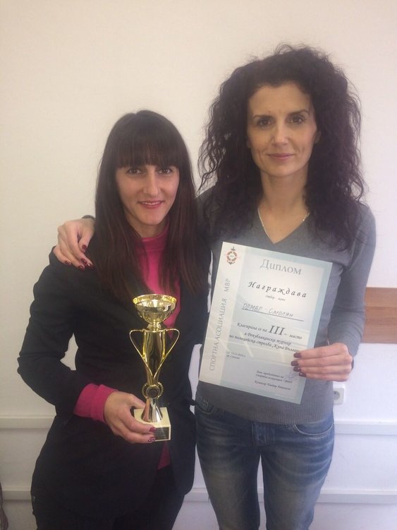 В люта конкуренция- смолянските полицайки с бронз от турнира по стрелба с пистолет