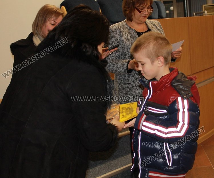 Наградиха 38 деца, победители в Коледното математическо състезание в Димитровград