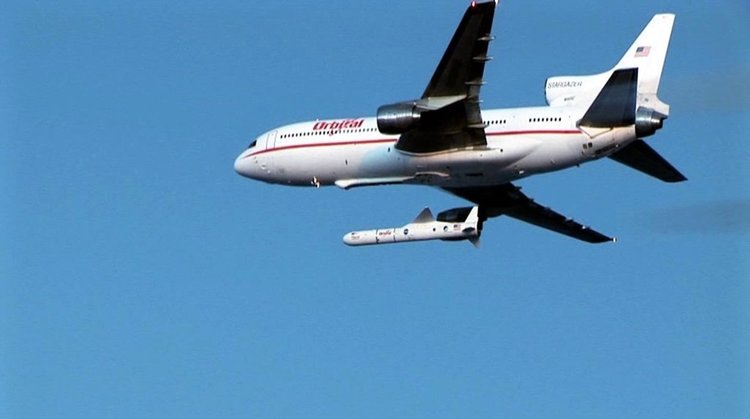 НАСА изстреля в орбита ракетата Pegasus XL от самолет (видео)