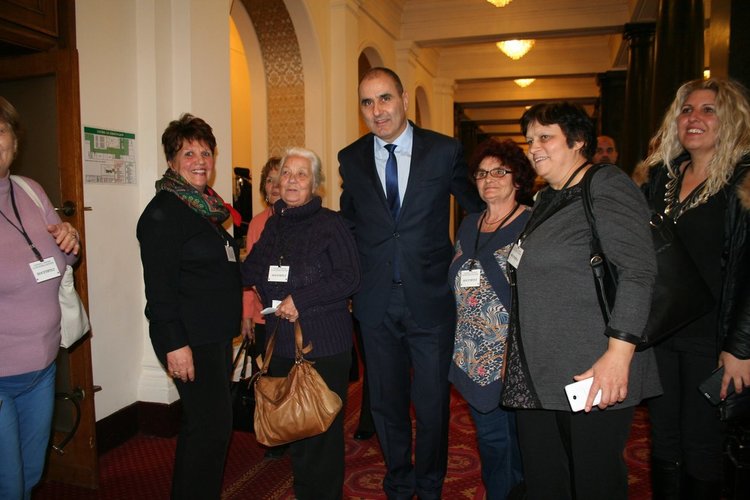 Първомайци влязоха в Парламента